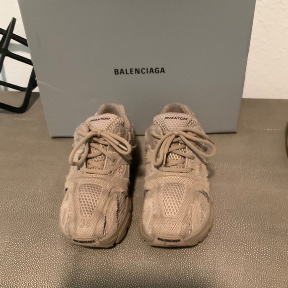 Balenciaga Phantom Sneaker - Picture 2 of 3